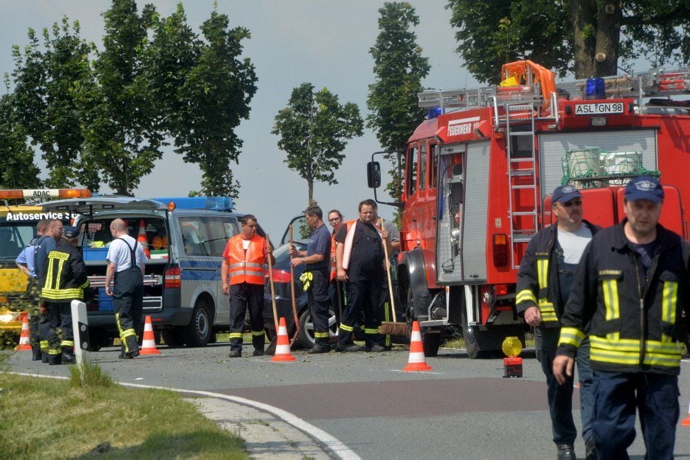 Ein schwerer Verkehrsunfall ereignete sich am Donnerstag auf der K1373 zwischen Schackenthal und Warmsdorf. Dabei wurde ein 71-Jähriger schwer verletzt.