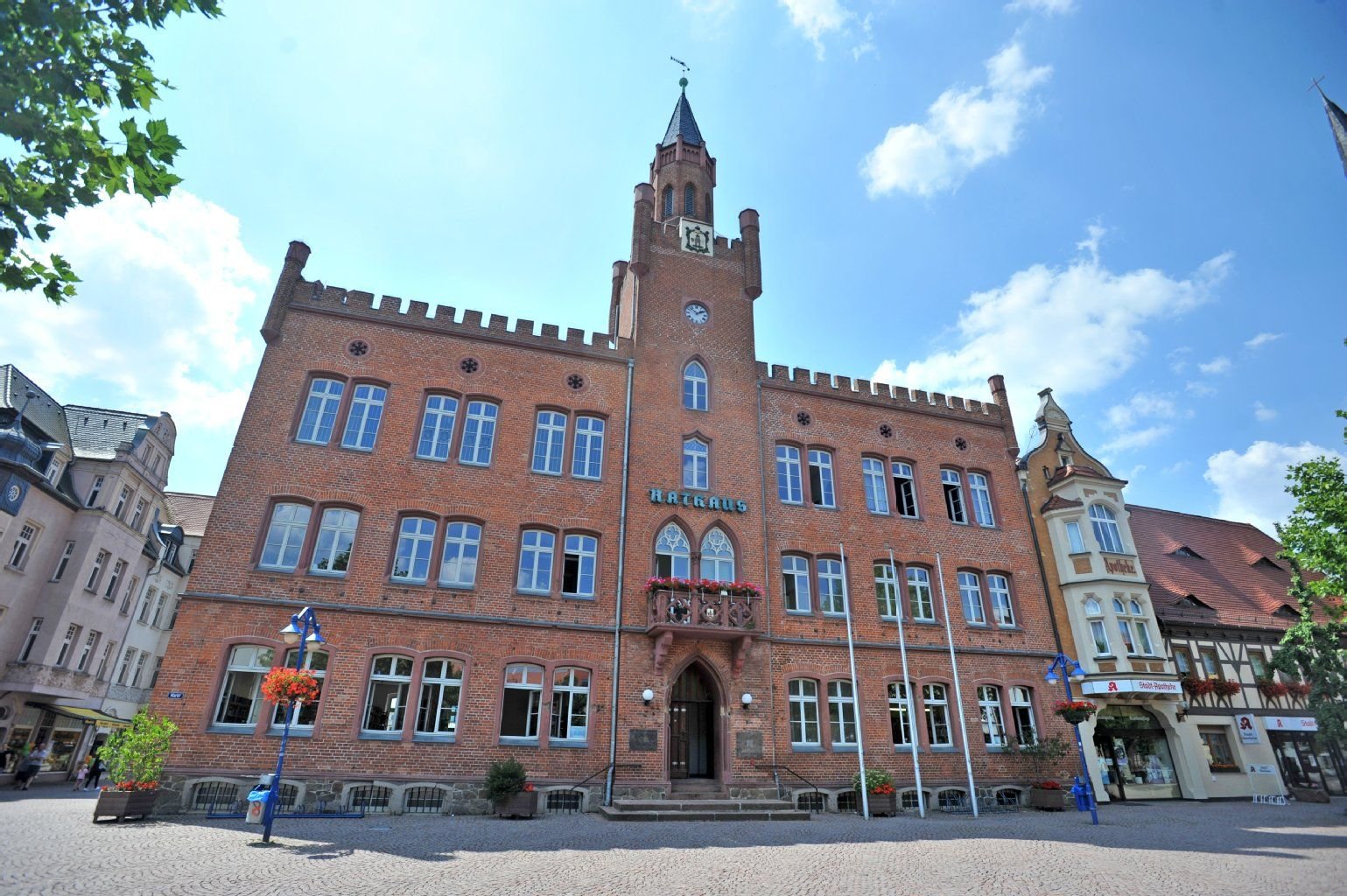 Historisches Rathaus am Markt in Bitterfeld.