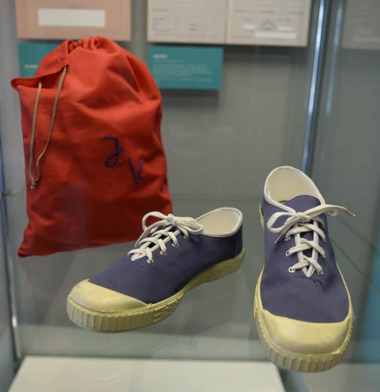 DDR-Turnschuhe, die im Volksmund „Fünf-Mark-Flitzer“ hießen
