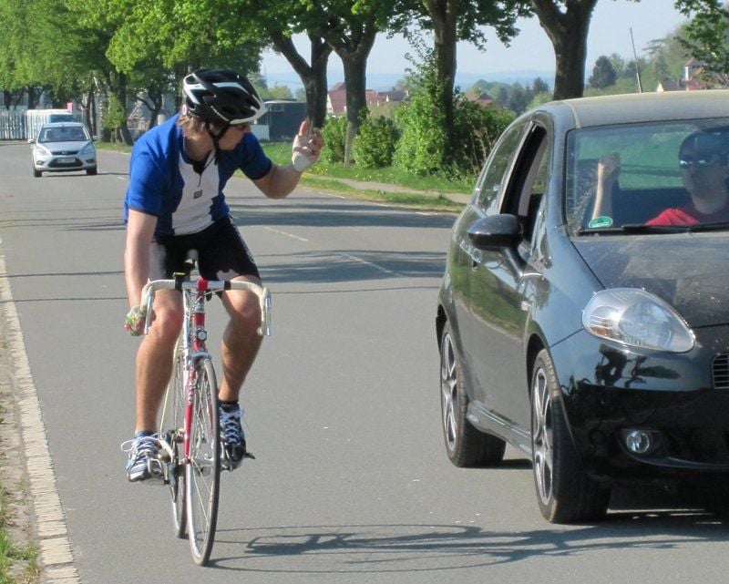 Der Sportler liebt es schnell. Die übrigen Verkehrsteilnehmer sind Konkurrenten.