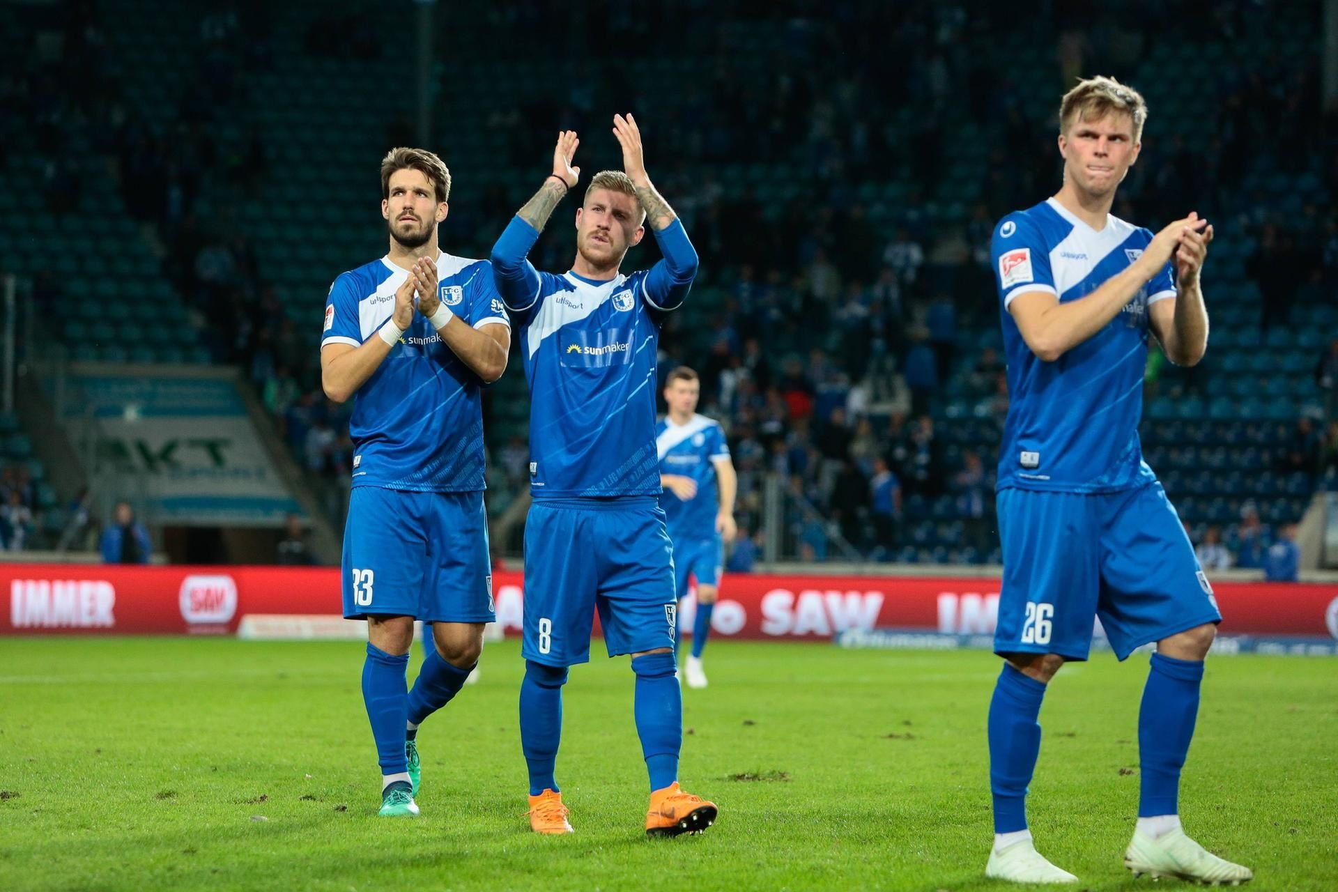 Glückliche Gesichter sehen anders aus: Die FCM-Profis nach dem 3:3 gegen den MSV Duisburg.