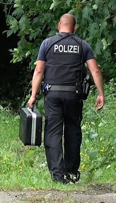 Die Polizei ermittelt an der Anschlagstelle.