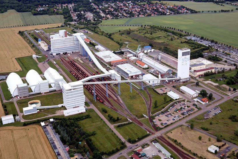 Luftbild des Steinsalzbergwerks der European Salt Company (esco) in Bernburg