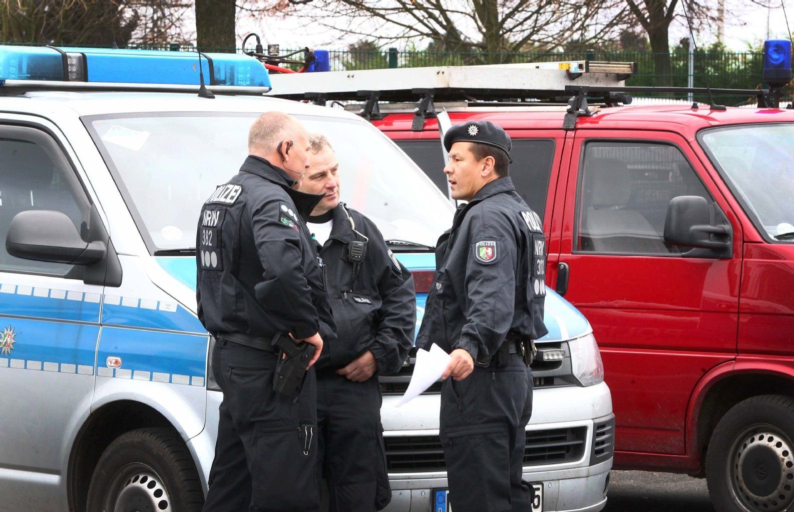 In Alsdorf bei Aachen sind drei Personen festgenommen worden.