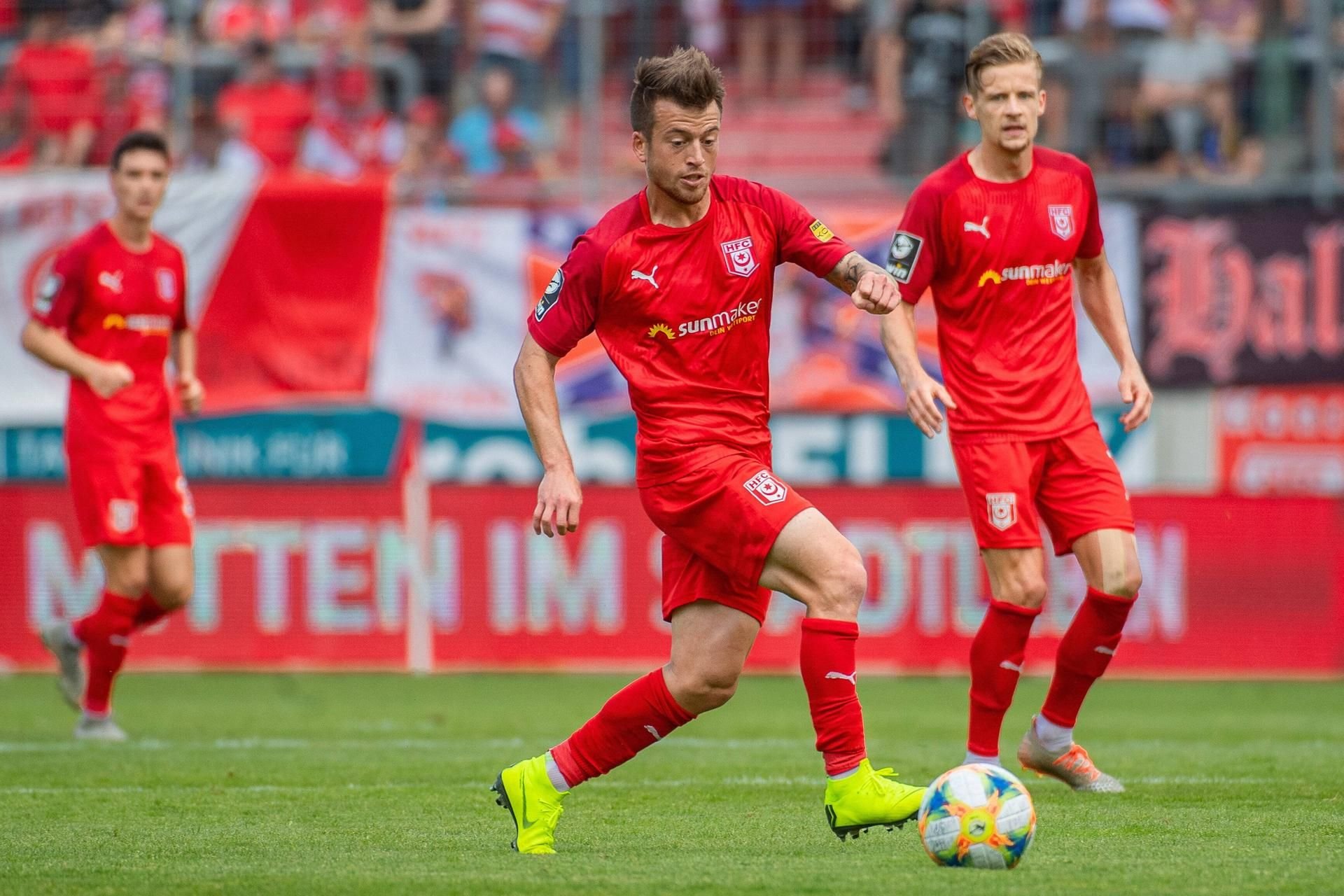 Patrick Göbel (l.) ist beim HFC fraglich für das Spiel in Jena, Bentley Baxter Bahn (r.) hingegen kann wohl spielen.