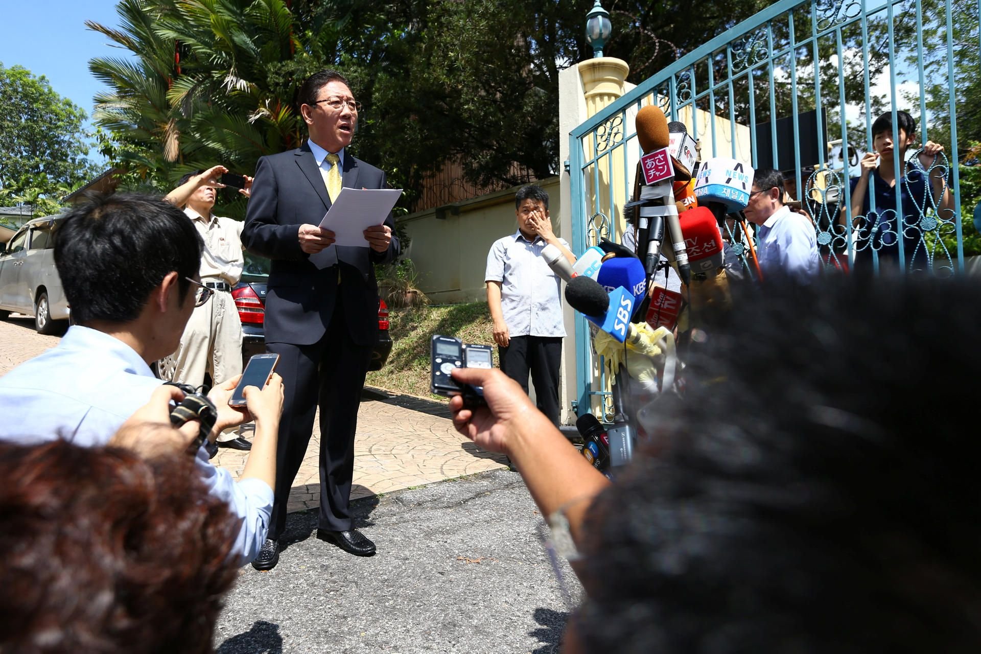 Nordkoreas Botschafter Kang Chol äußert sich zum Streit über die Mordermittlungen in Malaysia.