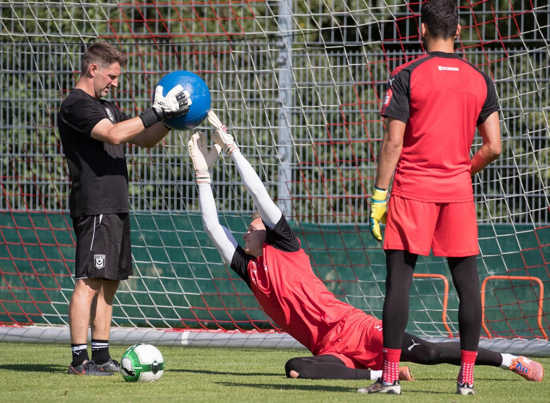 Bernd Jayme (l.), hier beim Training mit den HFC-Keepern.