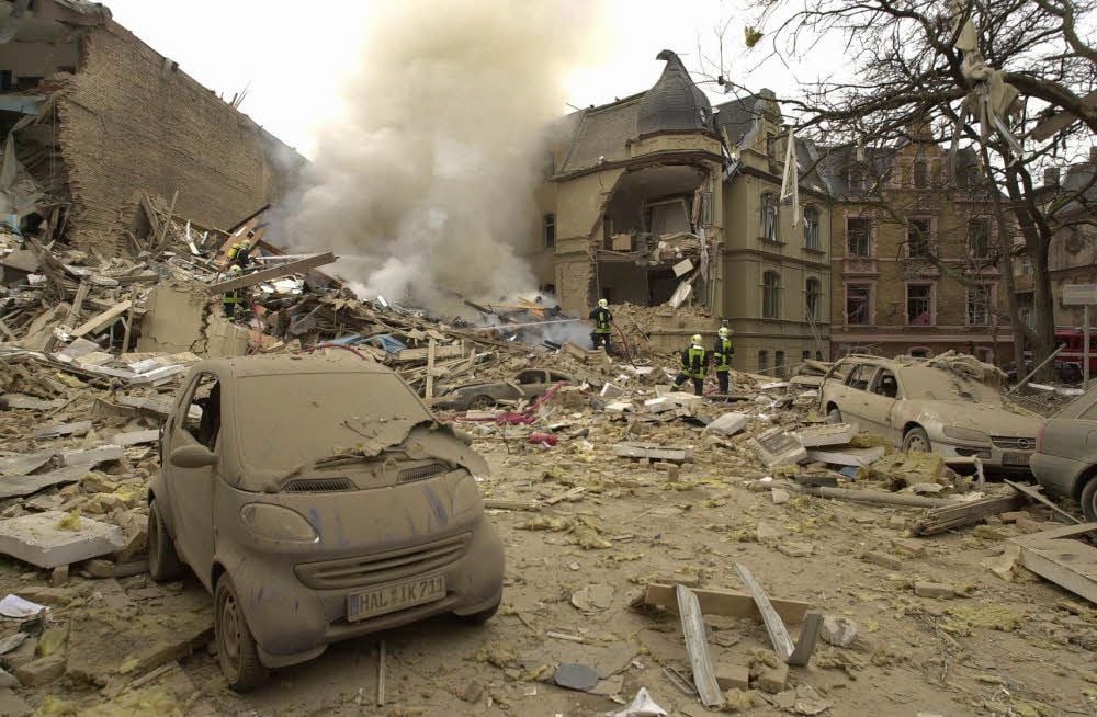 Ein Bild des Schreckens zeigte sich am 21. Dezember 2002 in der Nähe des Reilecks. Ein Mann wurde schwer verletzt.