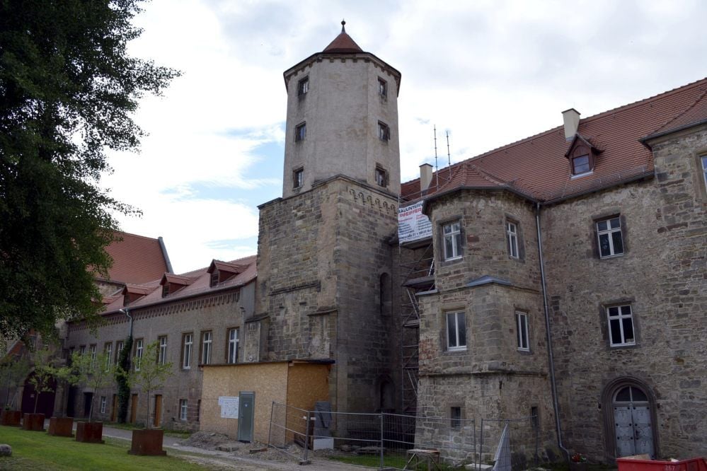 Hinter diesen Schlossmauern wird derzeit saniert.