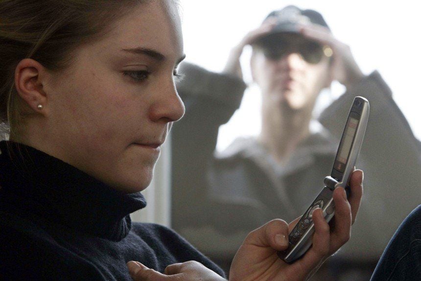 Opfer von Stalkern bekommen oft unzählige SMS, Anrufe oder E-Mails am Tag.