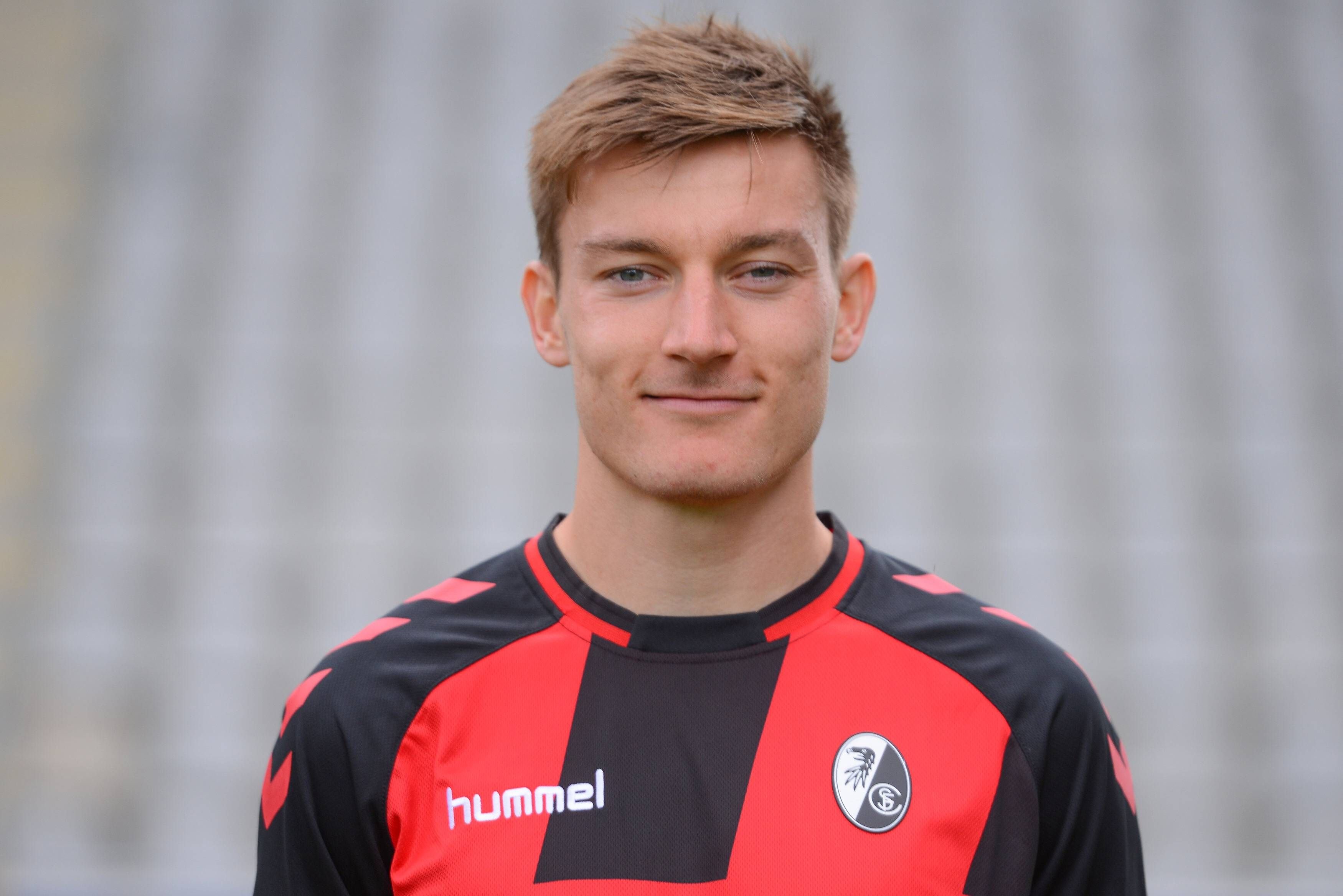 Charles Elie Laprevotte im Trikot von Bundesligist SC Freiburg.