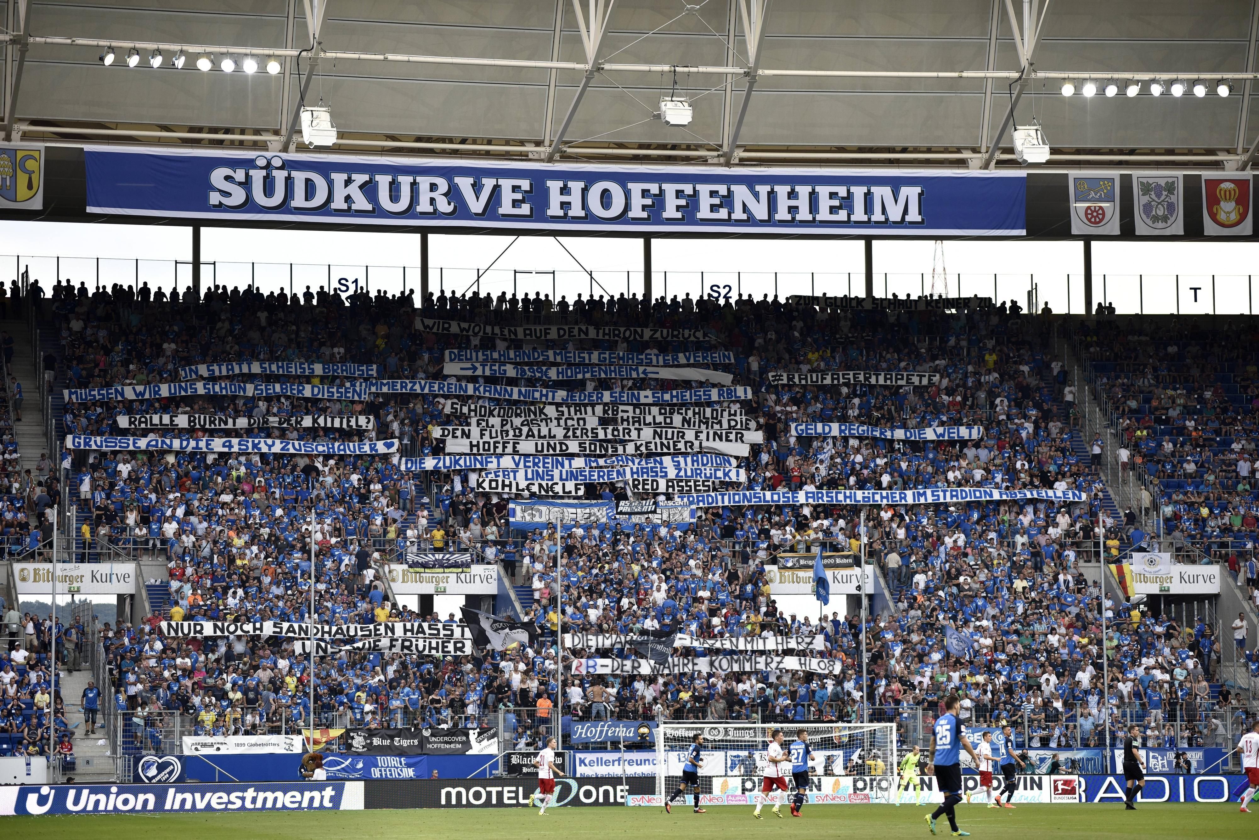 Die Spruchbänder der Hoffenheimer Fans mit viel Ironie