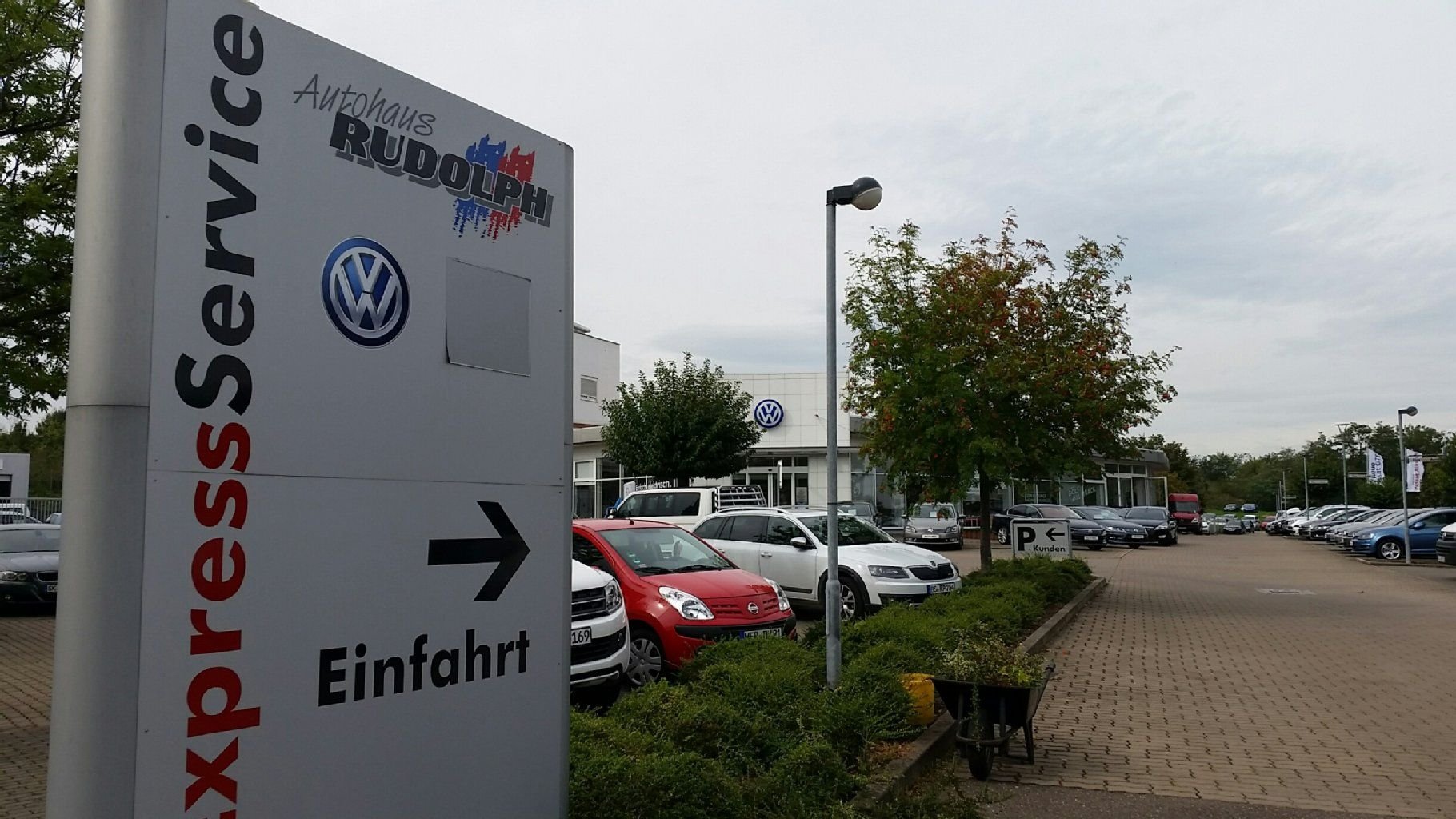 Im Autohaus Rudolph in Leuna verspürt man nach Bekanntwerden des VW-Skandals noch Gelassenheit bei den Kunden.