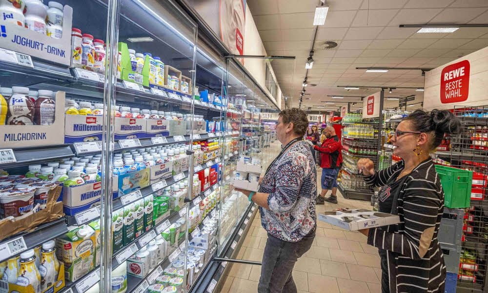 Die neuen Kühlschränke im Markt sollen den Stromverbrauch reduzieren.