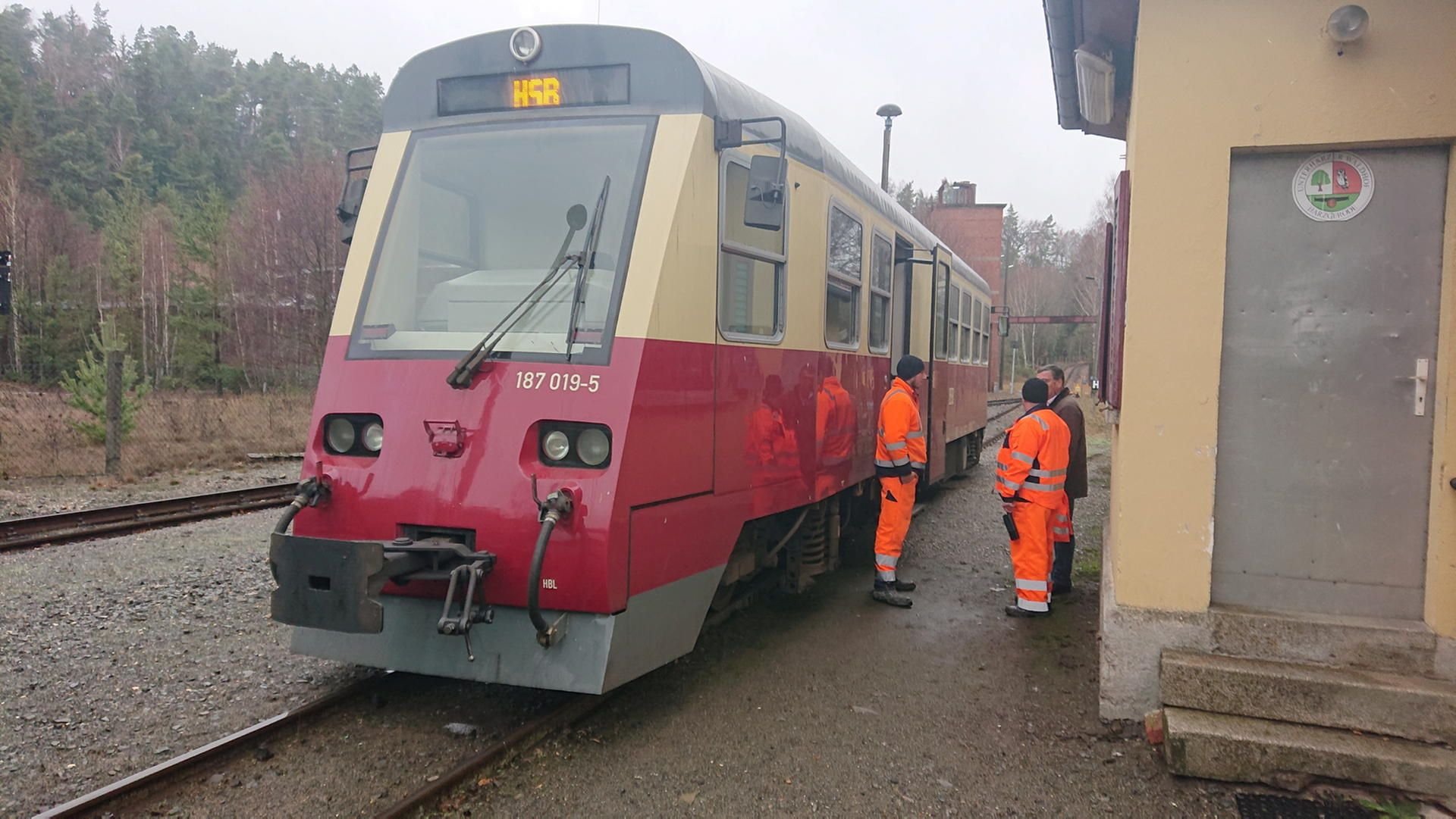 Tagelang standen einige Züge der HSB still, weil es im Weichen- und Signalnetz nicht richtig funkte. Am Mittwoch behoben Techniker den Defekt.