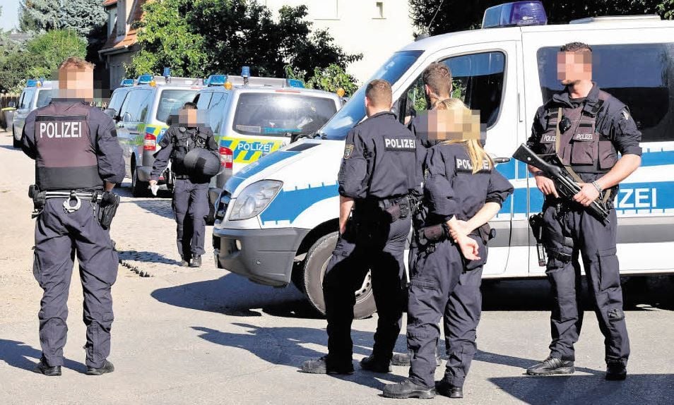 Auf den Tag genau vor einem Jahr: Zwei Hundertschaften der Polizei sicherten eine Zwangsräumung in Reuden 2016.