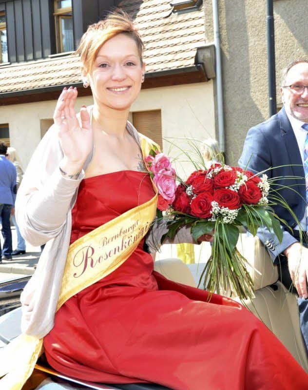 Zwei Hauptgäste des Bernburger Festes: Rosenkönigin Sabine Lange