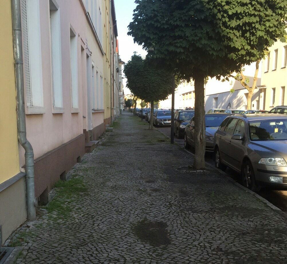 Wenigstens sieben Mal soll ein heute 27-jähriger Bernburger am frühen Morgen des 29. August2015 in der Leopoldstraße in Bernburg auf einen 37-Jährigen eingestochen haben.