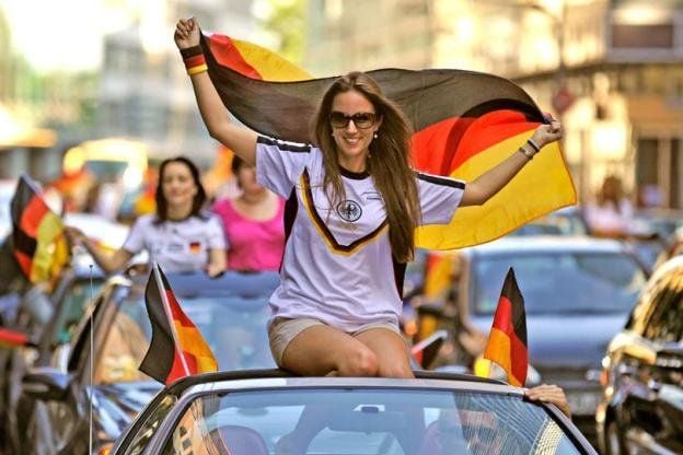 Flagge zeigen: WM-Deko sicher am Auto befestigen