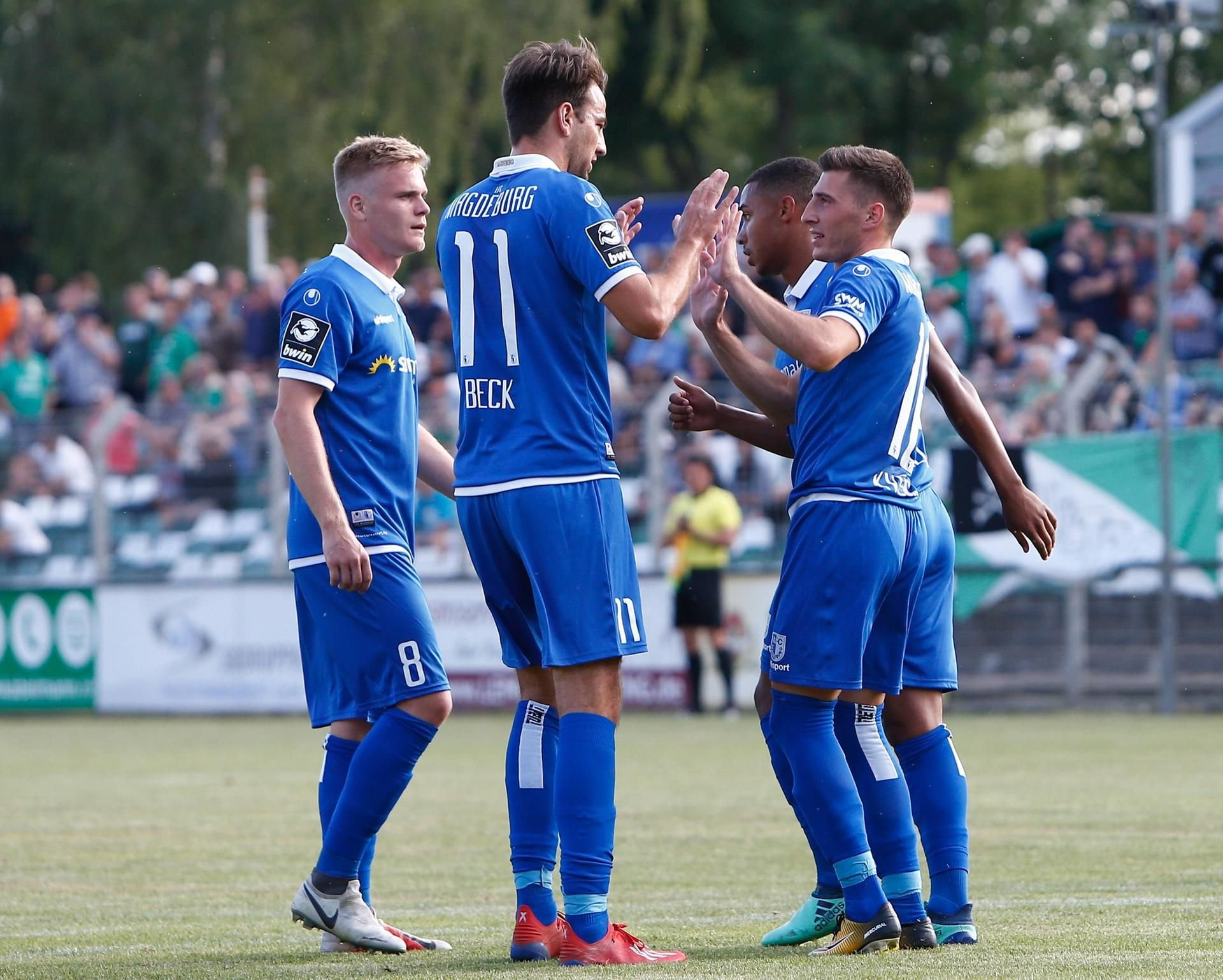 Gelungener Einstand für Mario Kvesic (r.) beim FCM: Der Zugang legte ein Tor auf und traf per Elfmeter gegen Chemie Leipzig.