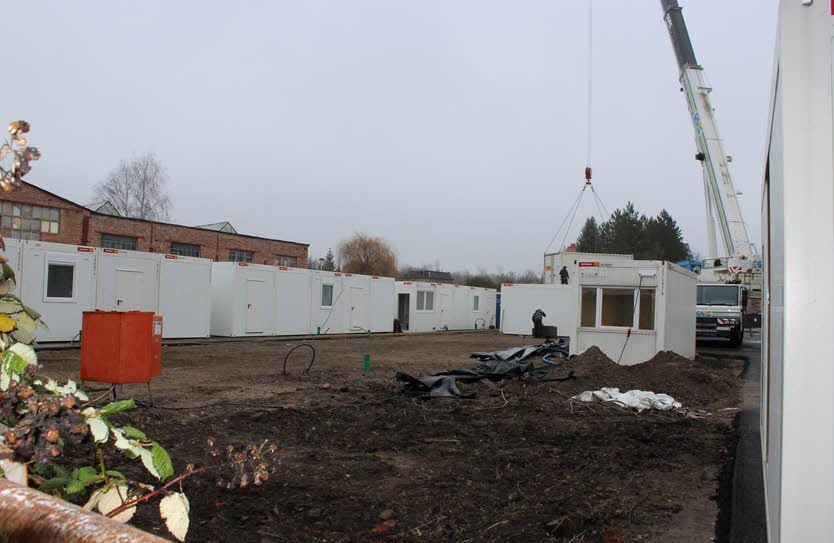 Die ersten Bungalows wurden aufgestellt.