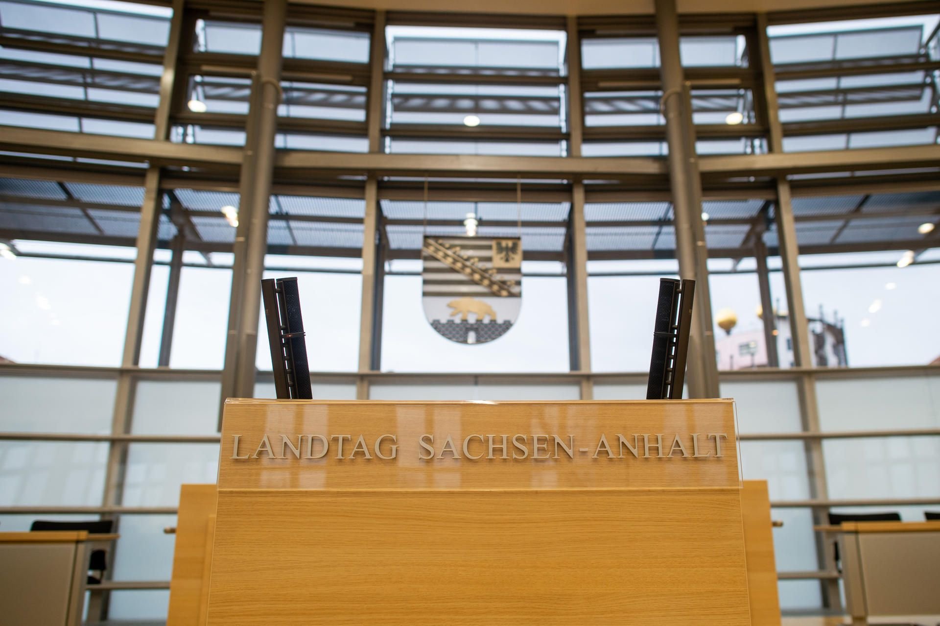 Die AfD hat im Landtag von Sachsen-Anhalt ein Gedenken an die Opfer des Anschlags von Hanau gestört.