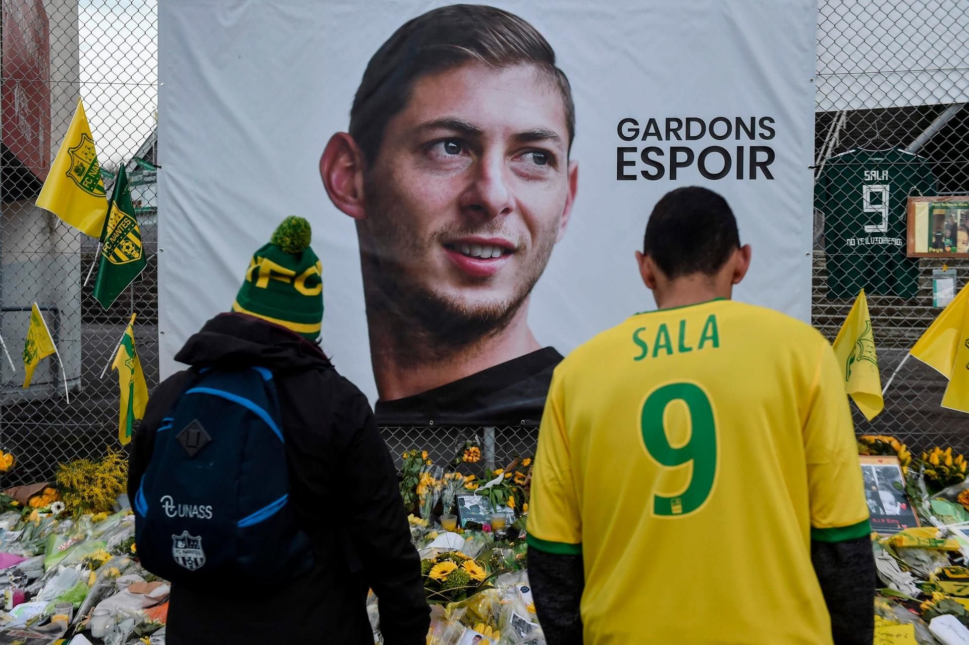 Fans trauern um den vermissten Emilianio Sala.