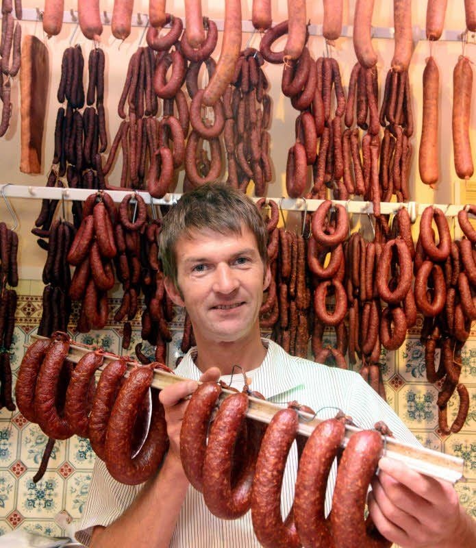 Knacker werden von Hubert Hündorf in Handarbeit hergestellt.