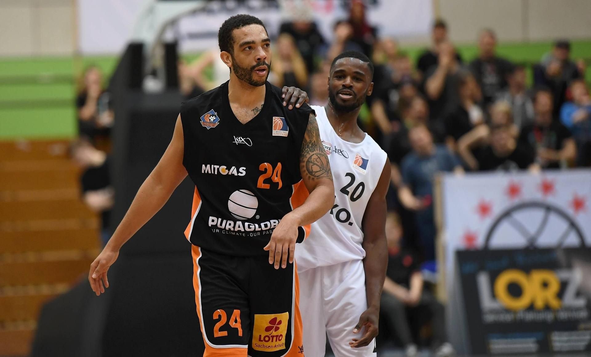 Andrew Warren (l.) stieg im Sommer mit dem MBC in die Bundesliga auf - jetzt soll er dem Team beim Klassenerhalt helfen.