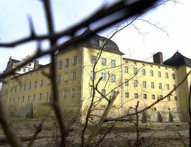 Das Schloss Coswig beherbergte bis 1998 ein umfangreiches Archiv mit Aufzeichnungen über die Heimatgeschichte der Ortschaft.