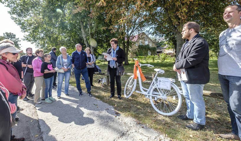 Das Weiße Fahrrad in Wittenbergs Friedrichstraße erinnert an den tragischen Tod der 25-jährigen Kolumbianerin Diana Patricia Vasquez A.