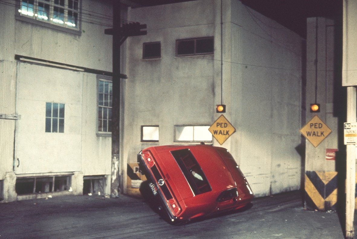 Mit dem Mach 1 meistert James Bond in „Diamantenfieber“ auch noch die schmalste Gasse.