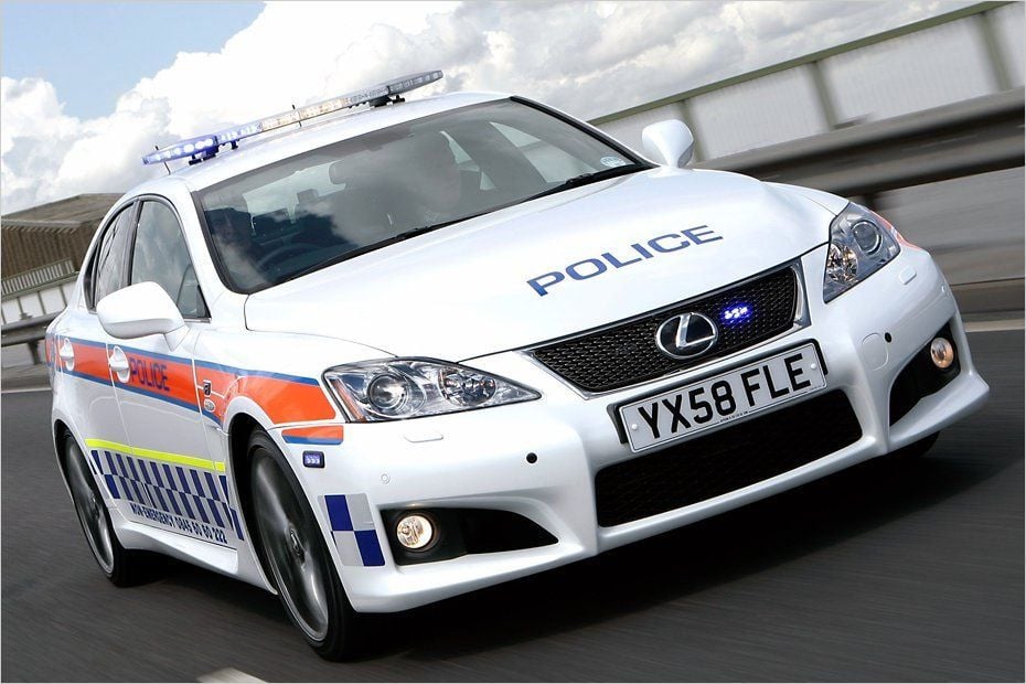 Der Lexus IS-F ist auf britischen Autobahnen zu sehen.