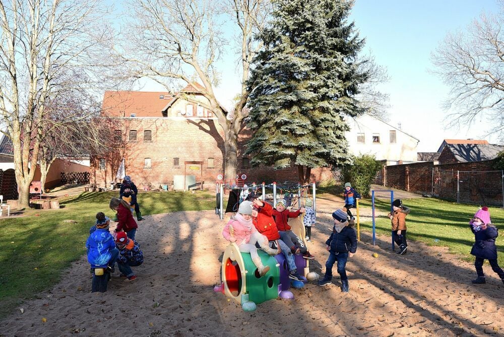Besonders groß ist das Außengelände der Kindertagesstätte in Kleinpaschleben nicht. Im Familienzentrum wäre das anders.