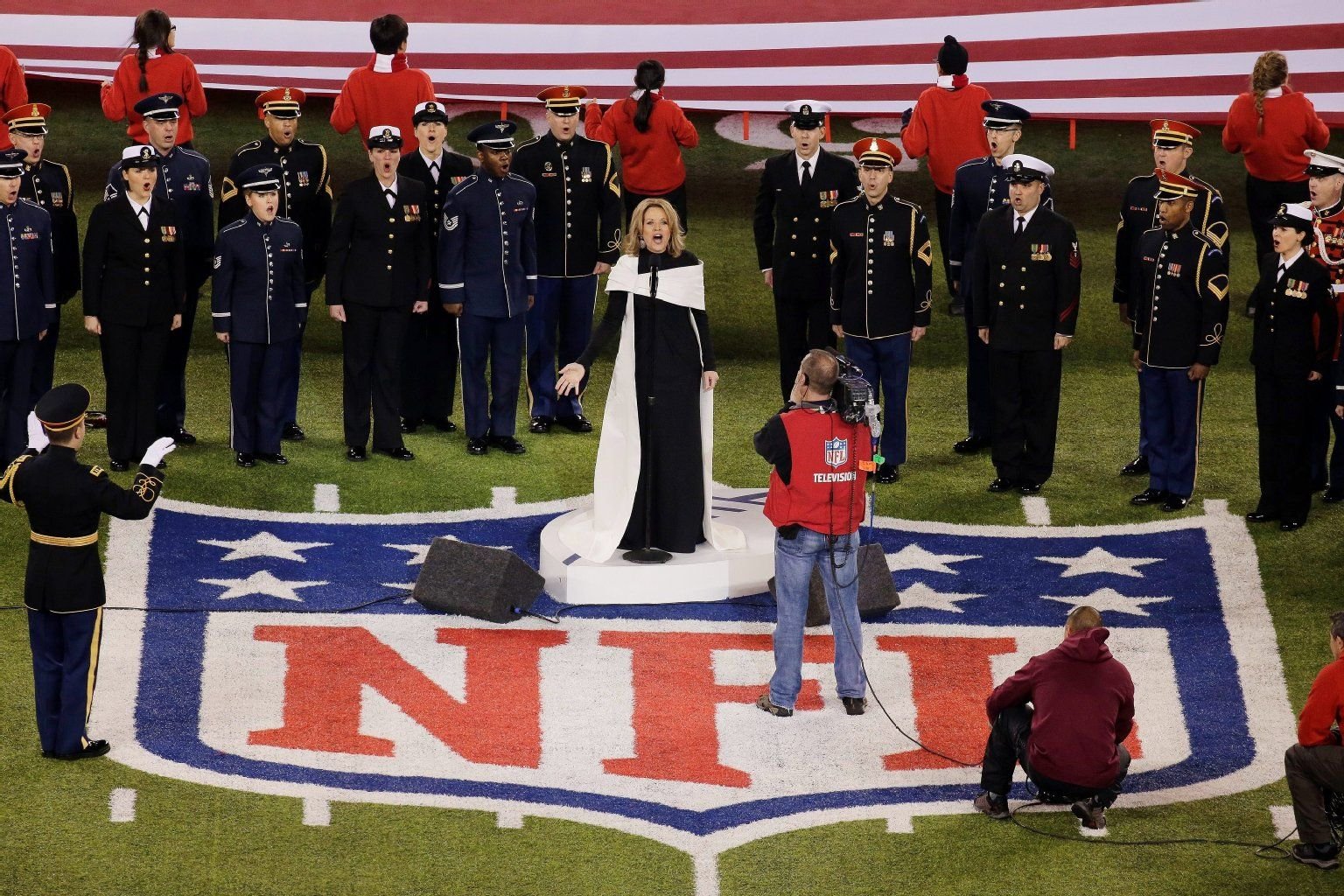 Sängerin Renée Fleming ist beim Super Bowl für die Nationalhymne zuständig.