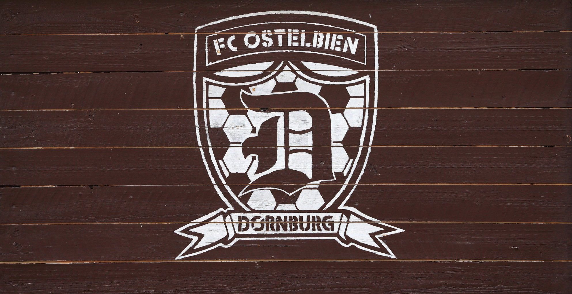 Das Wappen des Fußballvereins FC Ostelbien Dornburg in Gommern
