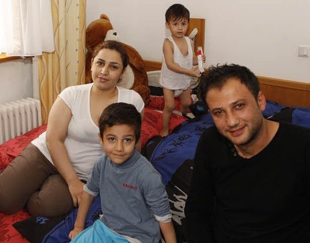 Syrische Familie mit kleinen Kindern.