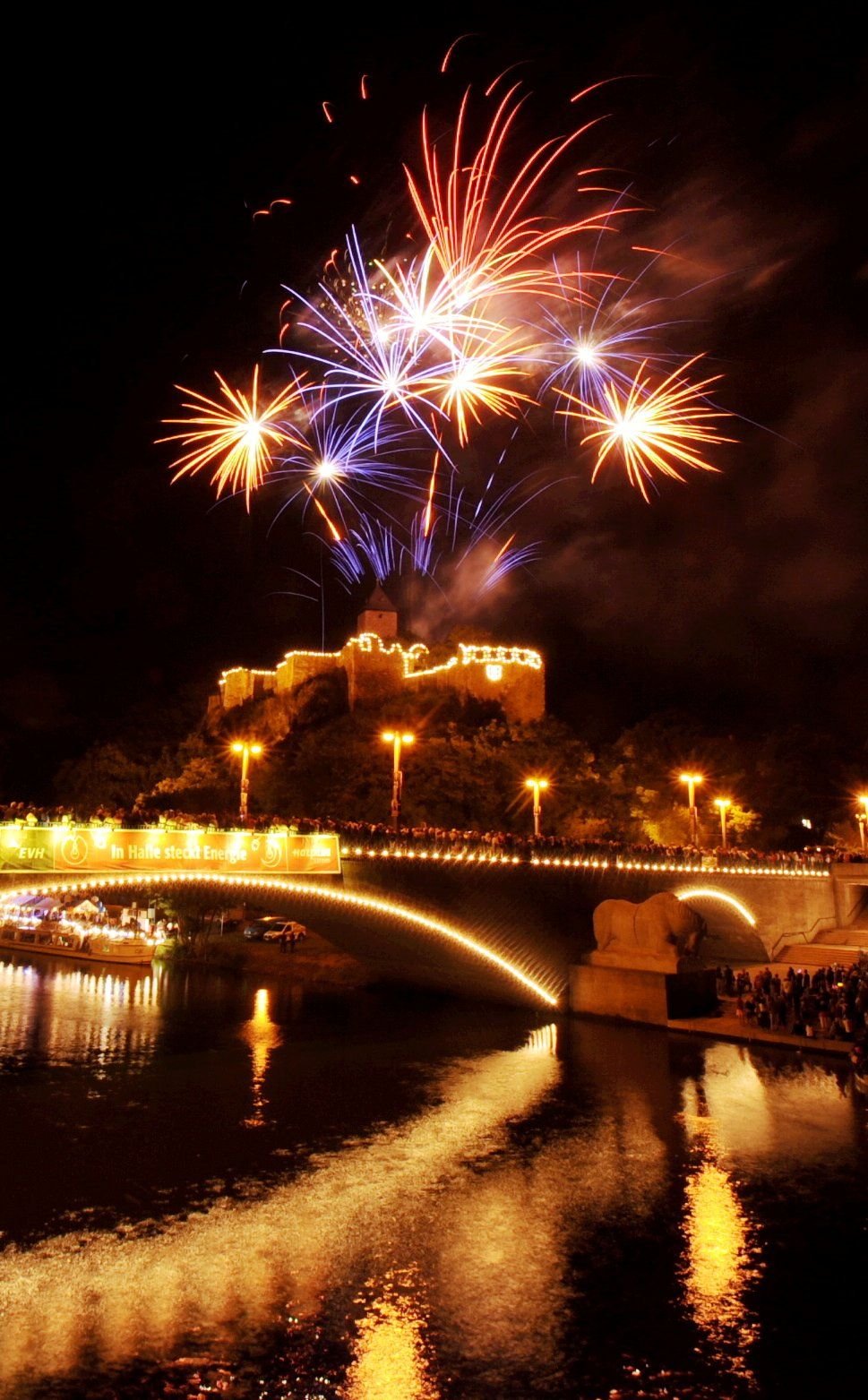 Feuerwerk über der Saale.