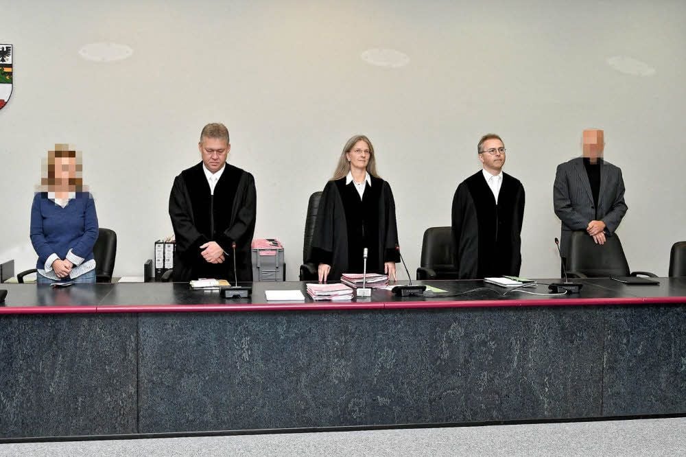 Die Strafkammer mit den beiden Schöffen.
