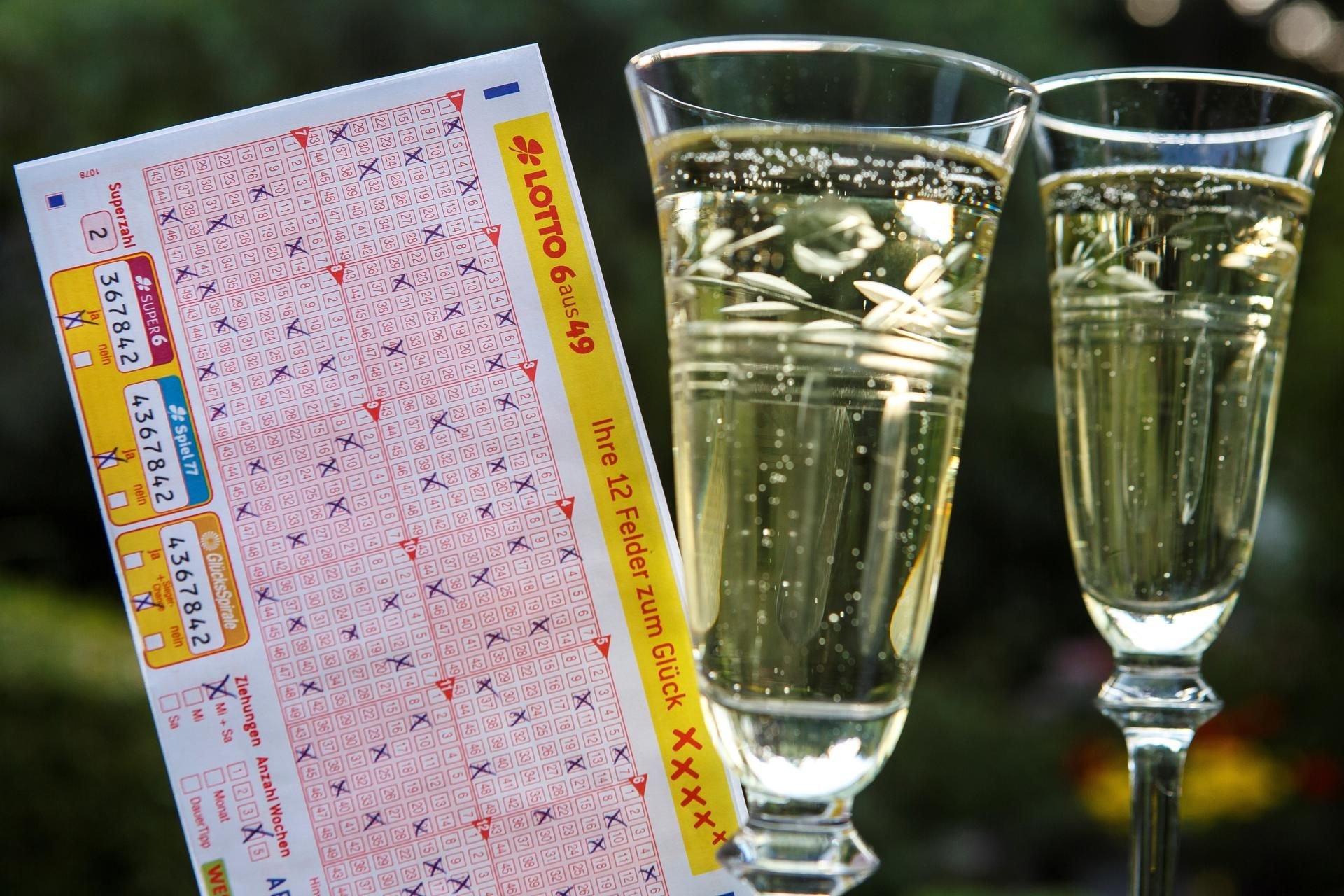 Jackpot geknackt:. Der Spieler hatte bei der Ziehung am 1. Dezember bundesweit als Einziger „6 Richtige plus Superzahl“. Glückwunsch!