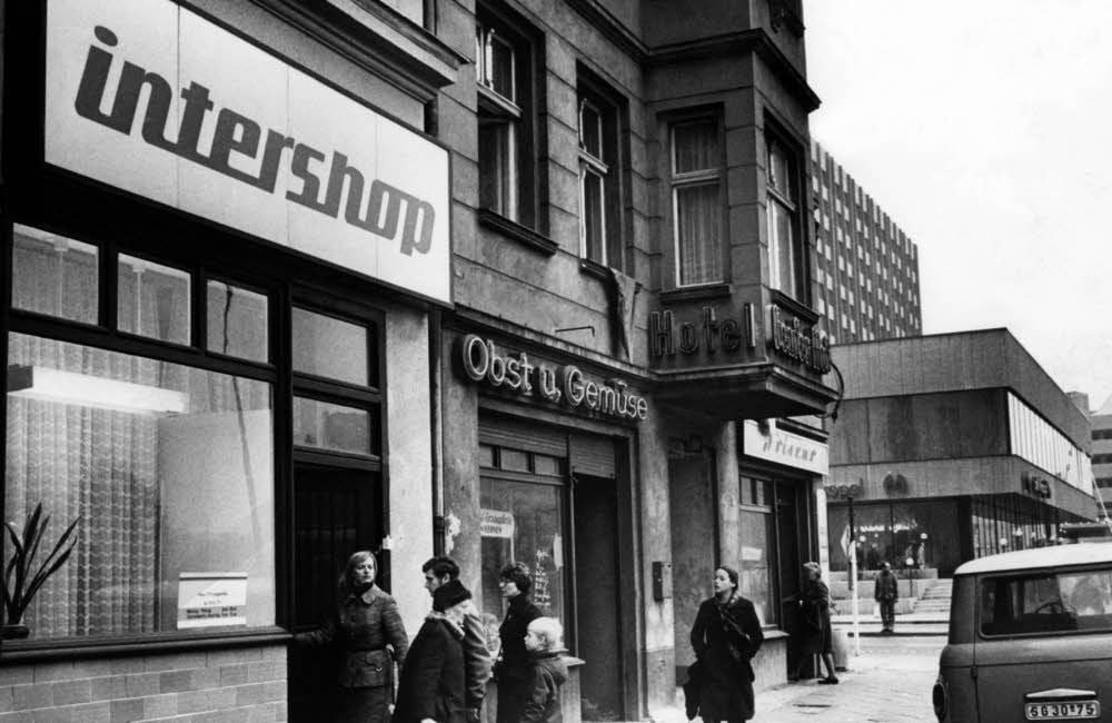 Hinter Gardinen: Intershop-Filiale in Ost-Berlin 1977
