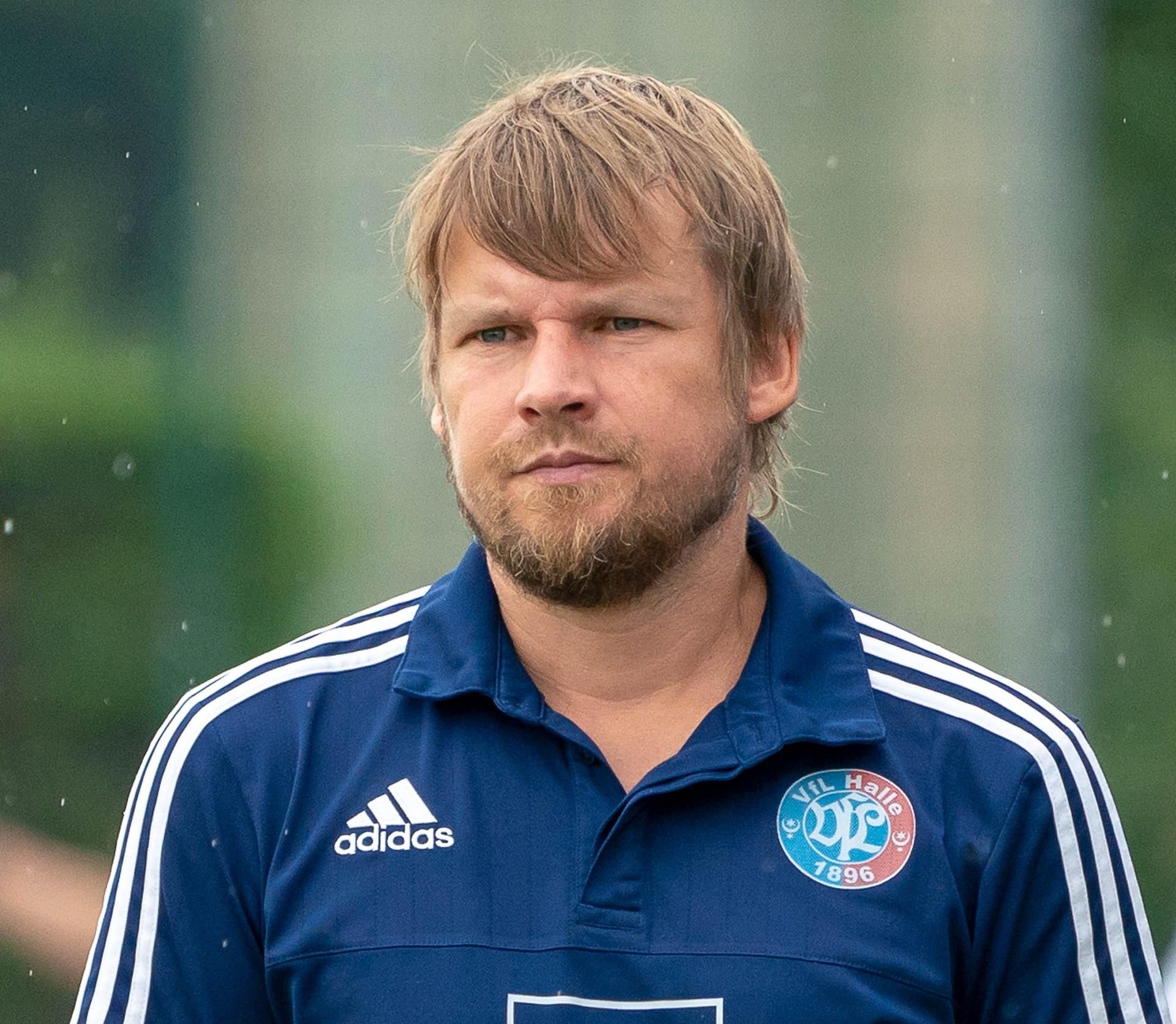Trainer Rene Behring sucht beim VfL Halle 96 nach Grasfressern.