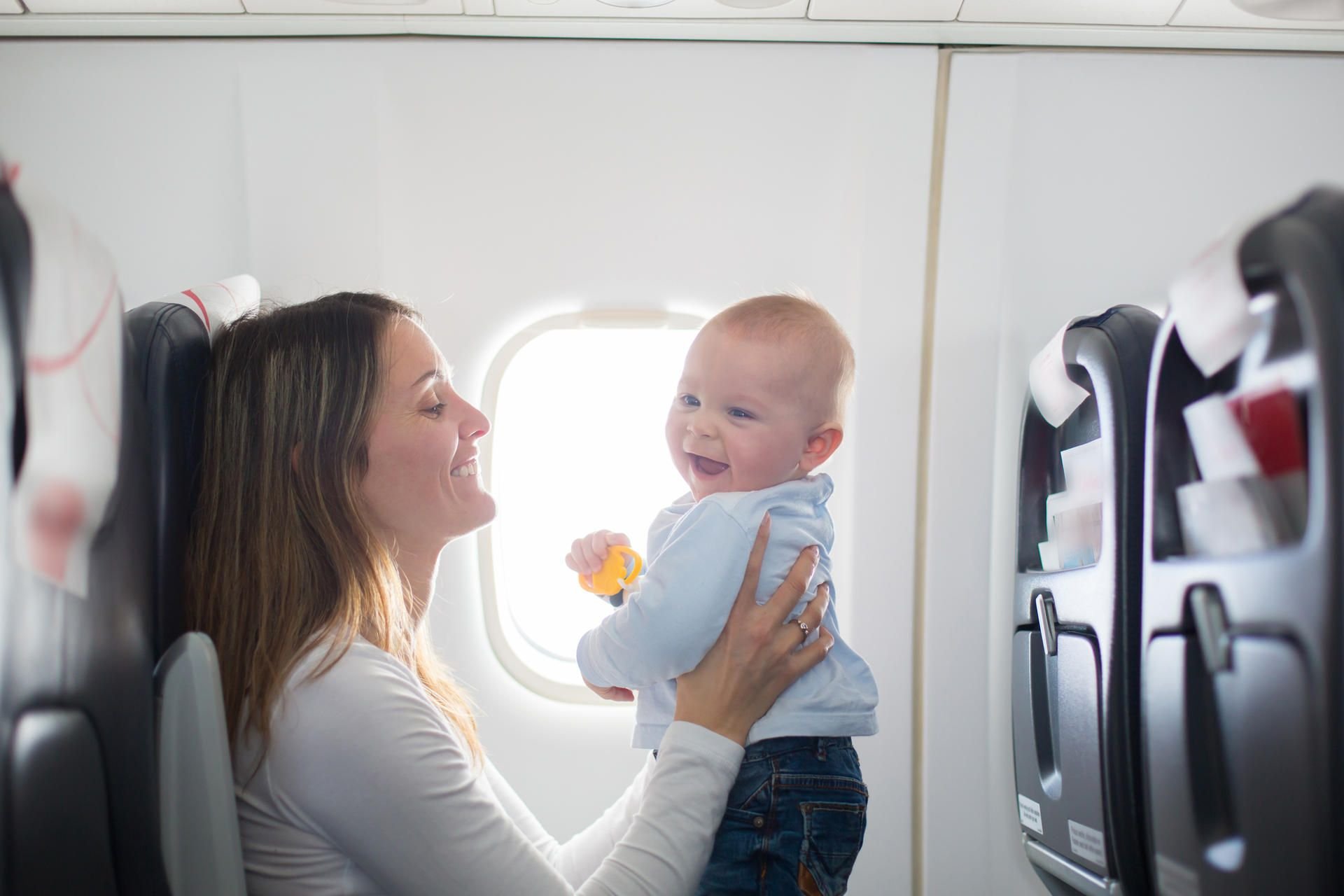 Bei kaum einem anderen Familienthema gehen die Meinungen so weit auseinander wie beim Reisen mit Baby.