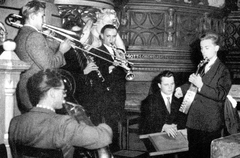 Zschockelts Waschbrett-6-Band spielt im Oktober 1956 in der halleschen Marktkirche.