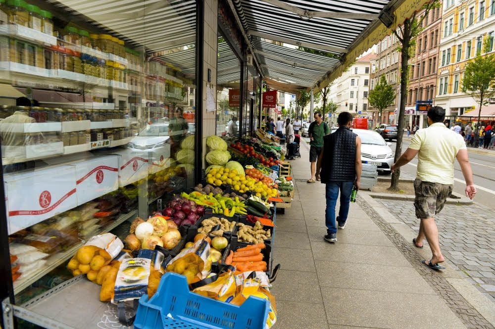 Obst, Gemüse und pralles Leben - die Leipziger Eisenbahnstraße.