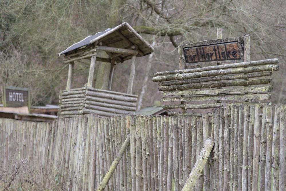 Wie ein Fort mutet das Gelände des Country-Clubs Ballenstedt am Hirschteich an.