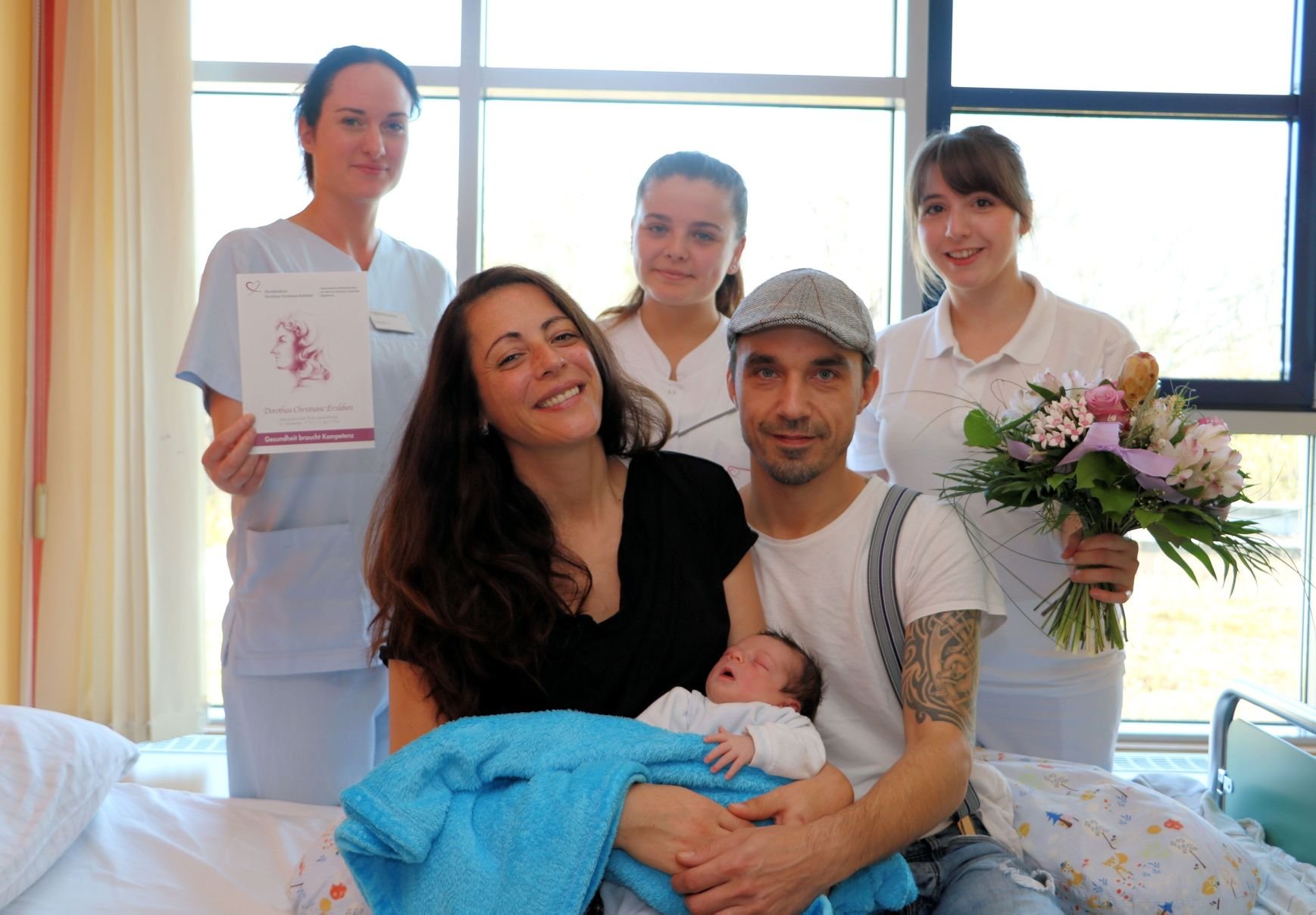 Die glücklichen Eltern Sonia Blanco Sánchez und Marko Pietsch mit ihrem Baby Pablo Jesús.