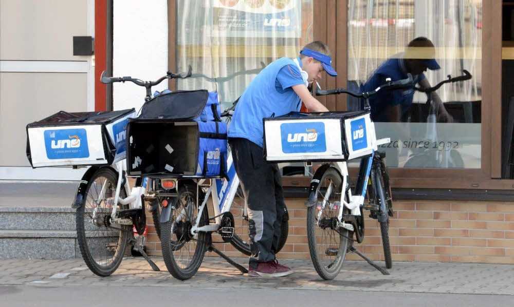 Wer zu spät kommt, musste bei „Uno“ zahlen. Auch für andere Fehler galt dies. Nun hat die Geschäftsführung dies untersagt.