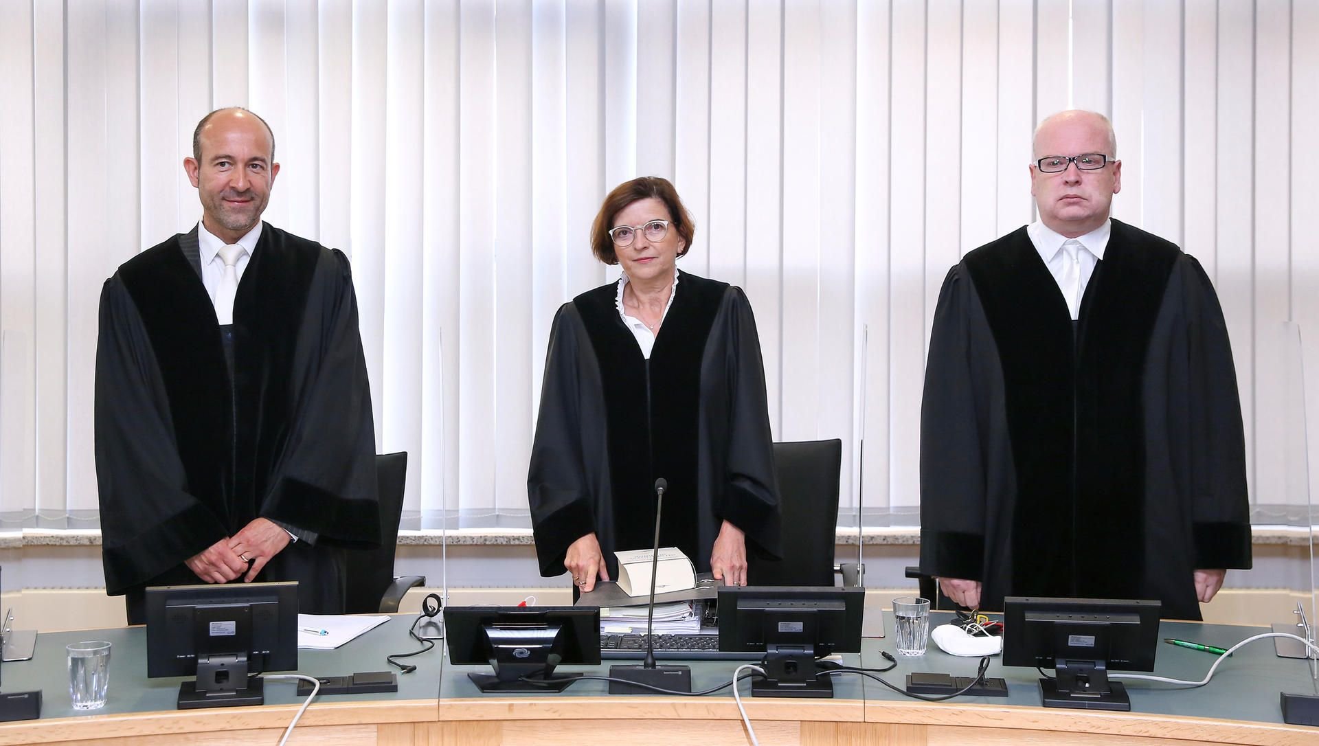 vlnr: Richter Harald Scholz, die vorsitzende Richterin Ursula Mertens und Richter Thorsten Becker