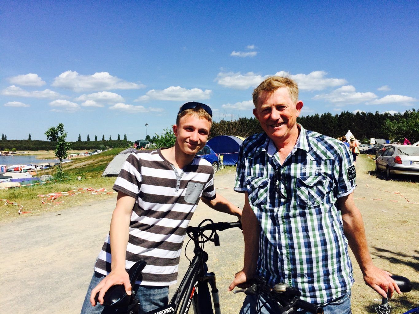 Erik und sein Vater Roland sind mit dem Fahrrad aus Bitterfeld gekommen.